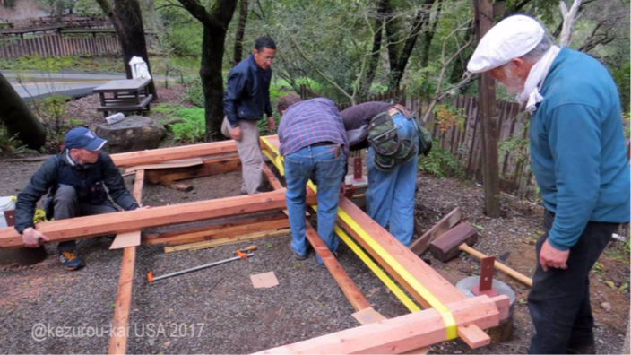 Heavy ratchet straps used to pull the end posts toward the middle to seat the mortise and tenon and spline tenon (yatoi hozo tsugi) joints